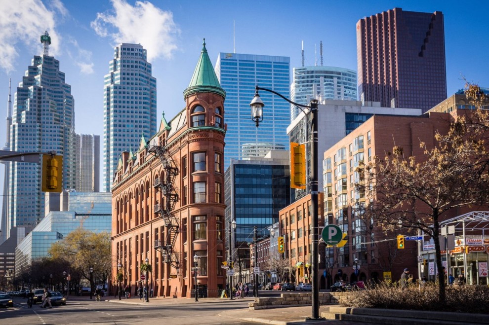 living-rootless-toronto-architecture-shadows-and-light